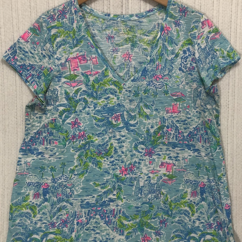 Lilly Pulitzer Etta V-Neck T-Shirt Beach You To It Tropical Print Blue Pink L